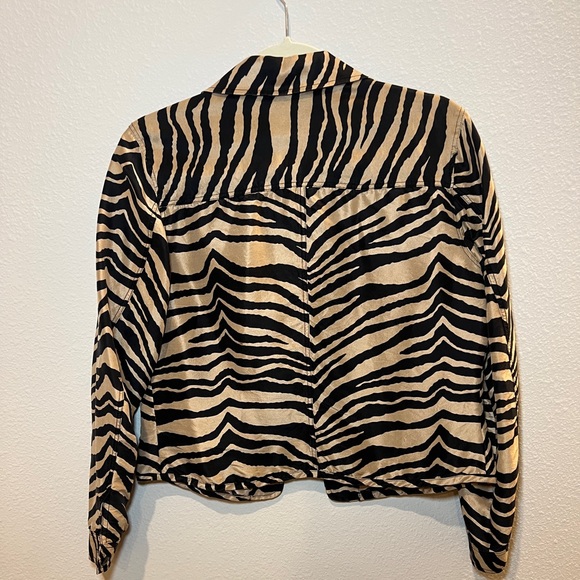 Button Down Zebra Print Top Size Small - Picture 7 of 11